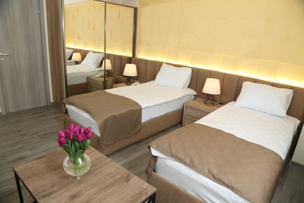 Mandarin Hotel Erivan Exterior foto