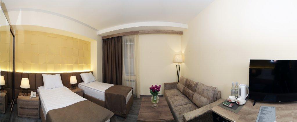 Mandarin Hotel Erivan Exterior foto