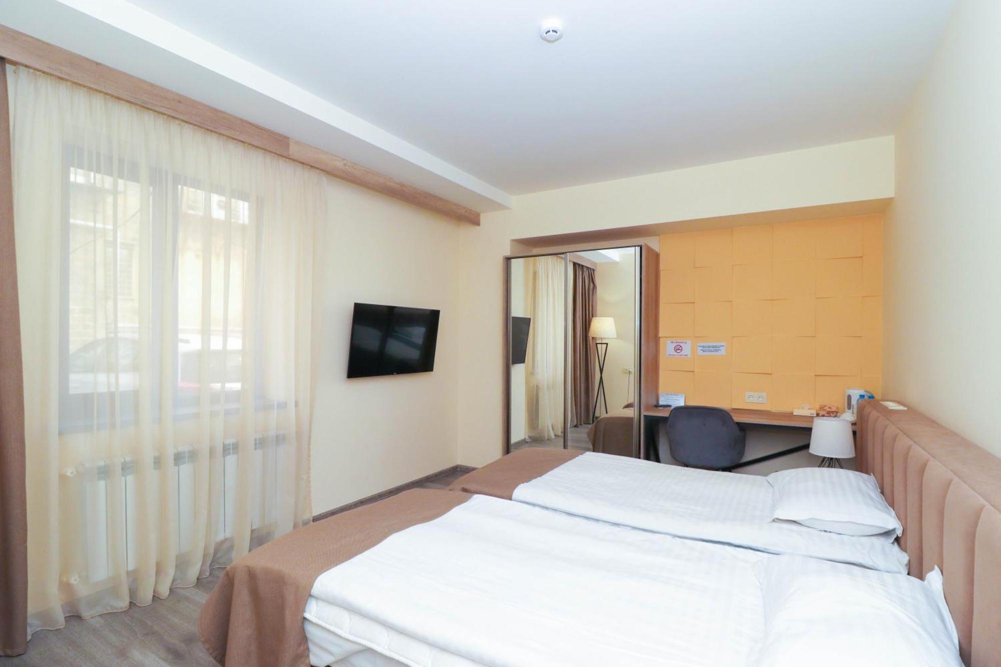 Mandarin Hotel Erivan Exterior foto