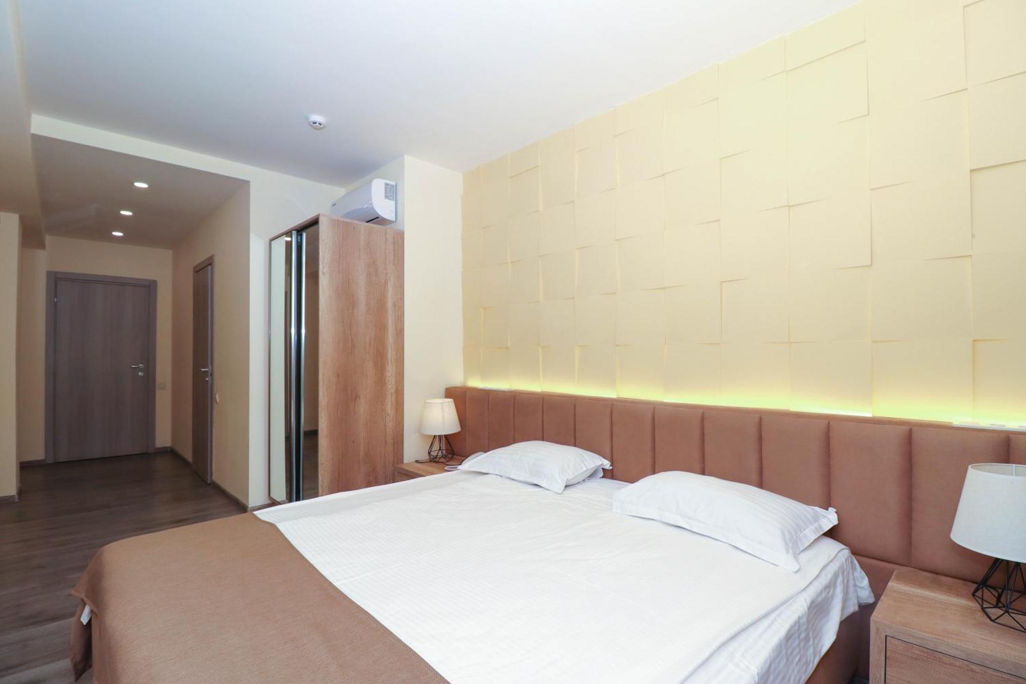 Mandarin Hotel Erivan Exterior foto